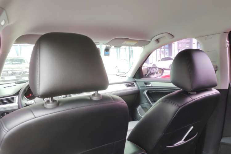 Used Volkswagen Bora 2016 1.6L Automatic Fashion Model Headliner