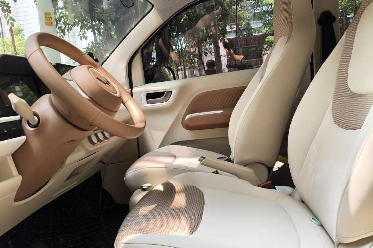 Used Wuling Hongguang MINIEV 2024 3rd Generation 215km Youth Edition Left Front Seat