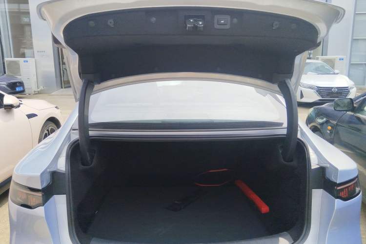 Used Nissan N7 2025 510 Max Trunk