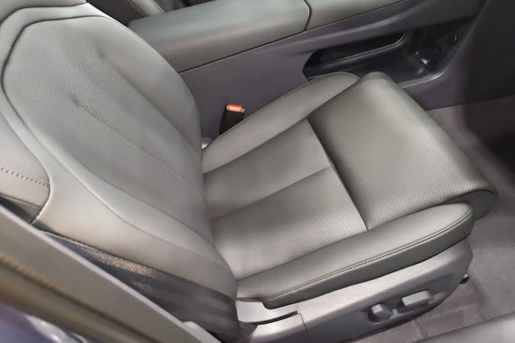 Used Nissan N6 2026 Model 180 Max Right Front Seat