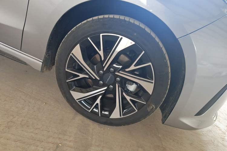 Used Lynk & Co 03 2026 Model 1.5TD DCT Halo Right Front Wheel Hub