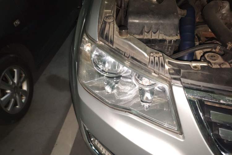 Used Land X8 2015 Explorer Edition 2.0T Diesel 4x4 Luxury Model Right Front Headlight