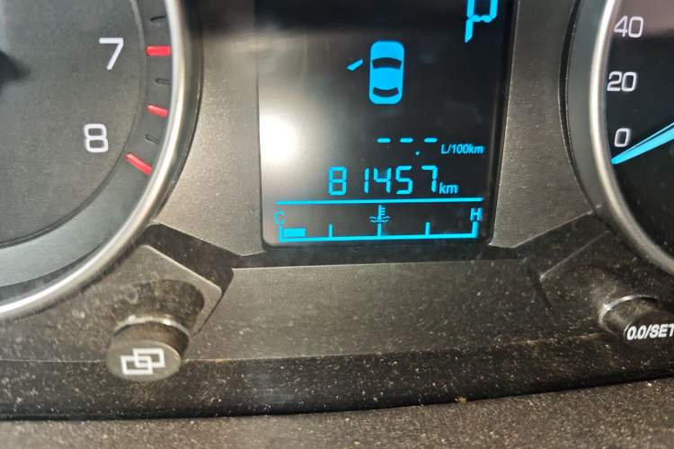 Used FAW Yingzhi 737 2016 1.5L CVT Luxury Navigation Edition