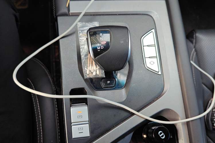 Used Soueast DX8S 2022 1.5T DCT Long-Range Version 5 Seats Gear Lever