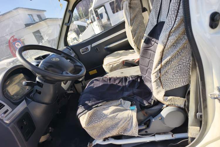 Used King Long Longyao 8 2022 Pure Electric Van High Roof 41.86 kWh
