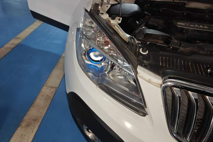 Used Buick Encore 2014 1.4T Automatic Two-Wheel Drive Urban Elite Model Right Front Headlight