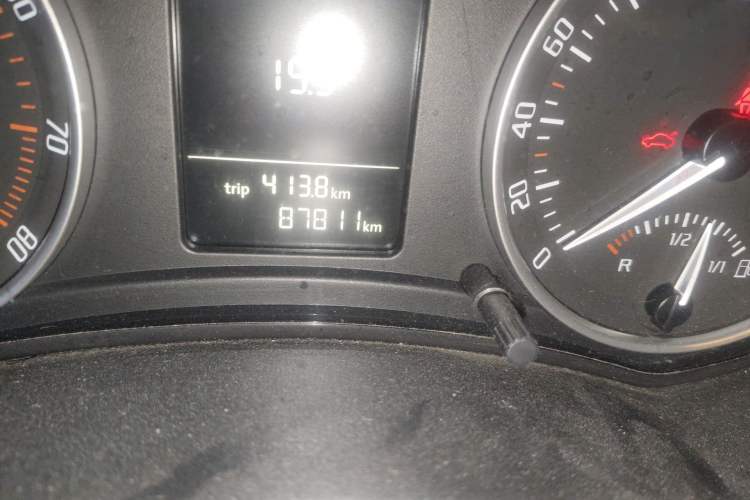 Used Skoda Octavia 2014 1.6L Manual Yijie Edition Odometer Close Up