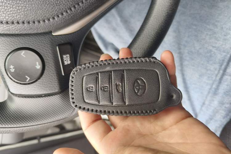 Used Toyota RAV4 2019 2.0L CVT Two-Wheel Drive Luxury Version China VI Standard
