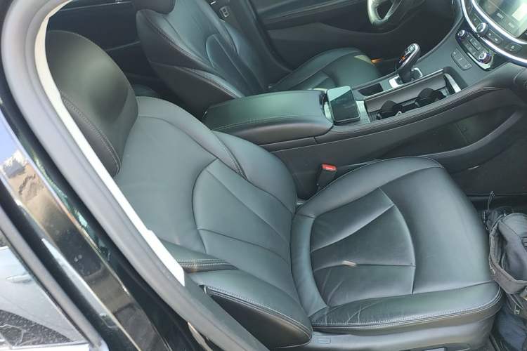 Used Buick LaCrosse 2022 652T Luxury Version Right Front Seat