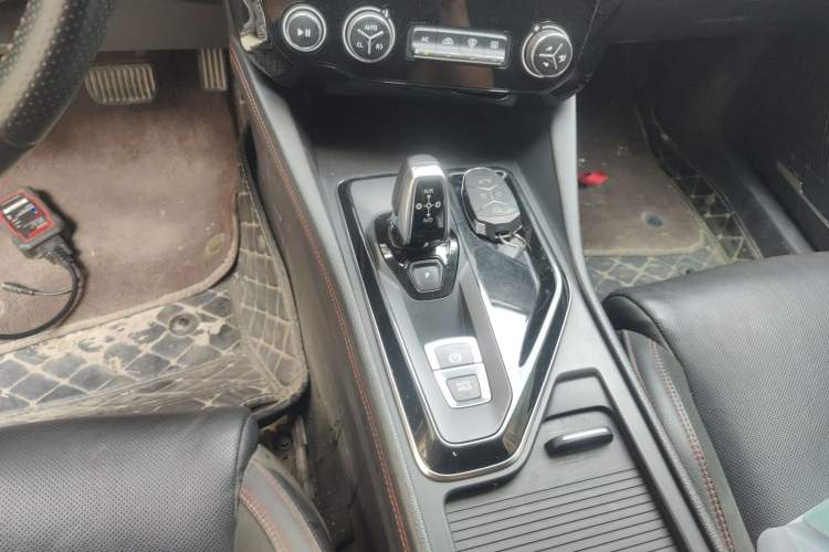 Used Lynk & Co 02 2020 1.5T DCT Two-Wheel Drive Pro Edition Gear Lever