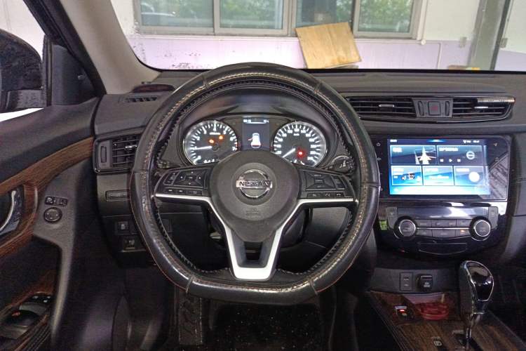 Used Nissan X-Trail 2019 2.0L CVT Smart Connect Comfort Edition 2WD Steering Wheel