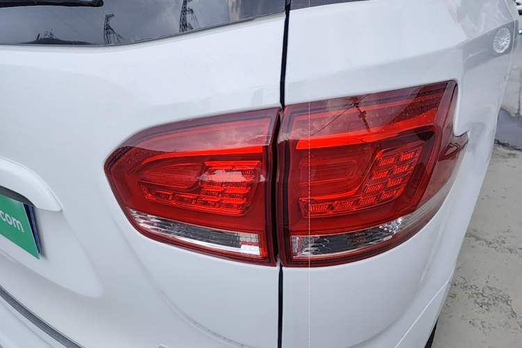 Used SAIC MAXUS G10 2016 2.0T Automatic Luxury Executive Edition
