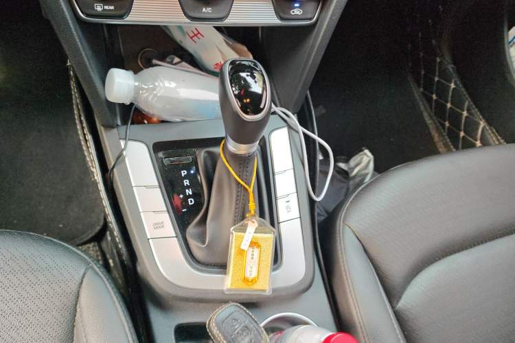 Used Hyundai Elantra (6th Generation / Lingdong) 2020 1.5L CVT Smart & Stylish – Elite Version Gear Lever