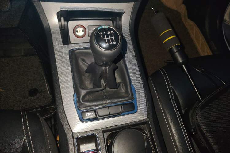 Used Roewe RX5 2018 20T Two-Wheel Drive Manual Internet Smart Edition Gear Lever