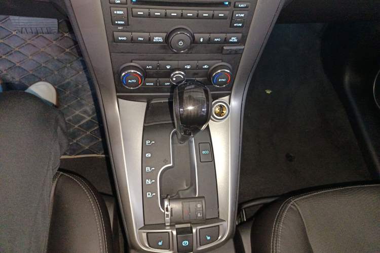 Used Chevrolet Captiva 2015 2.4L 4x4 Flagship Edition 7-Seater