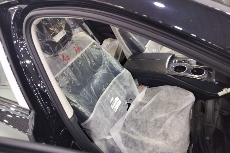 Used Hongqi HS3 PHEV 2025 Model 125km Jingwei 2 Millionth Anniversary Edition
