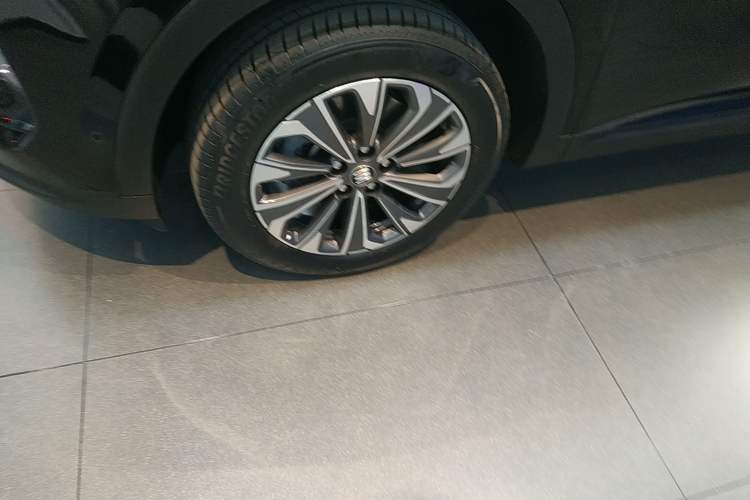 Used Buick Envision 2025 Encore Plus 28T Two-Wheel-Drive Platinum Edition