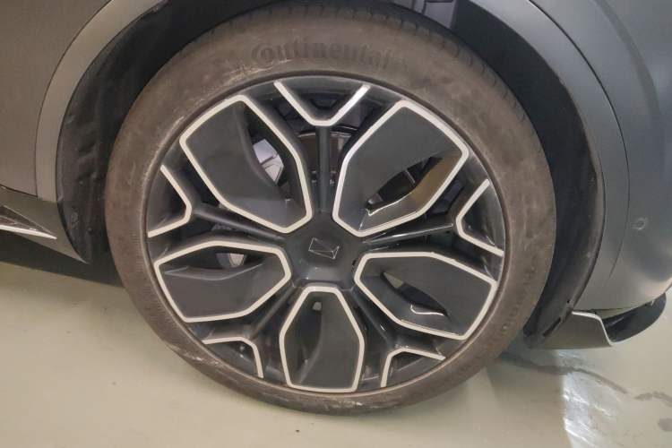 Used Avatr 11 2023 Long-Range Single-Motor Version 5 Seats Right Front Wheel Hub