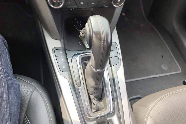 Used Chevrolet Malibu 2017 1.5T Automatic Luxury Edition Gear Lever