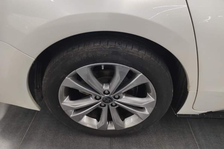 Used Toyota SIENNA 2023 2.5L Hybrid Platinum Edition Exterior 5