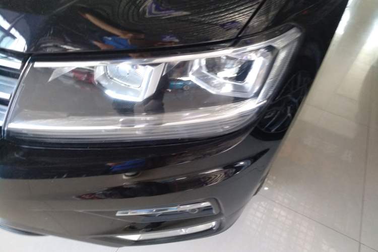 Used Volkswagen Tiguan L 2019 Revised 330TSI Automatic Two-Wheel Drive Smart & Luxury Edition China VI Standard Left Front Headlight