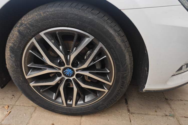 Used BYD Qin Pro New Energy 2018 DM 1.5TI Automatic Smart Connect Enjoyment Model Right Front Wheel Hub