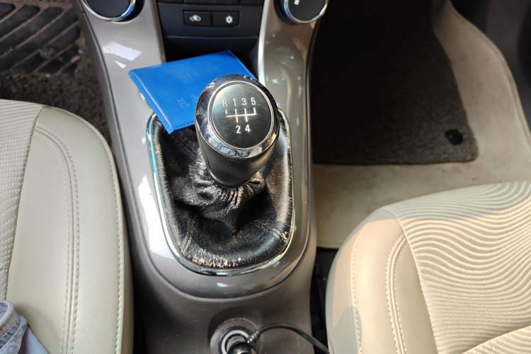 Used Chevrolet Cruze 2015 1.5L Classic SE MT Gear Lever