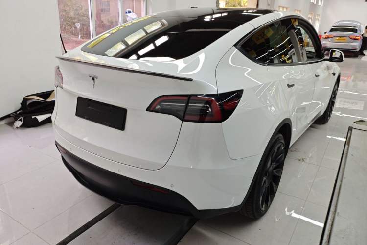 Used Tesla Model Y 2022 Long-Range All-Wheel-Drive Version
