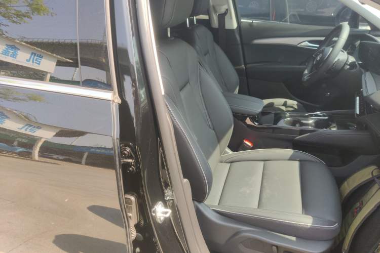 Used Buick Envision 2025 Encore Plus 28T Two-Wheel-Drive Platinum Edition