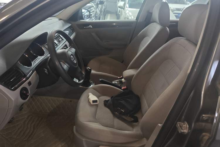 Used Volkswagen Bora 2013 1.6L Manual Fashion Edition Left Front Seat