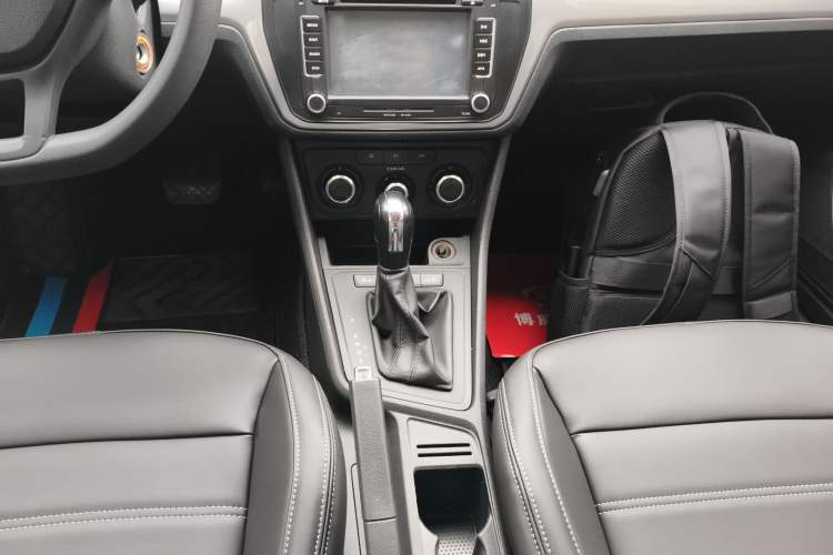 Used Volkswagen Gran Lavida 2015 1.6L Automatic Fashion Edition Gear Lever