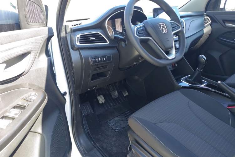 Used Baojun 730 2019 1.5L Manual Fashion Model 7-seater China VI