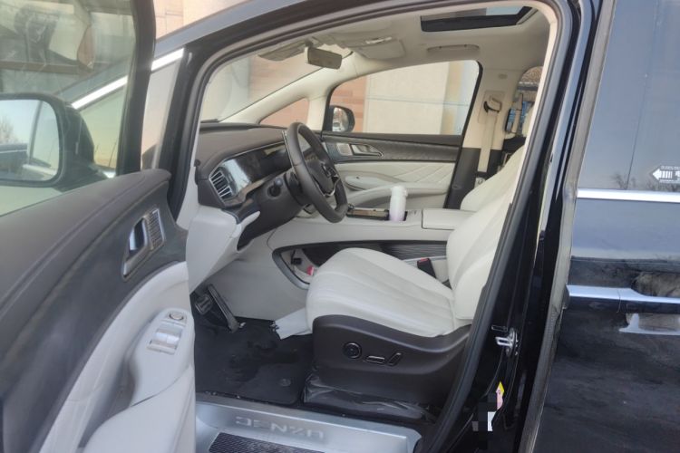 Used Denza D9 2025 DM-i Smart Drive 1020 Four-Wheel Drive Deluxe Model