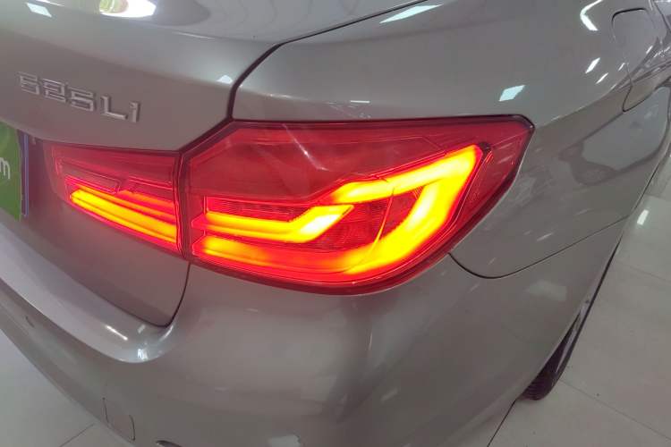 Used BMW 5 Series 2019 525Li Luxury Package
