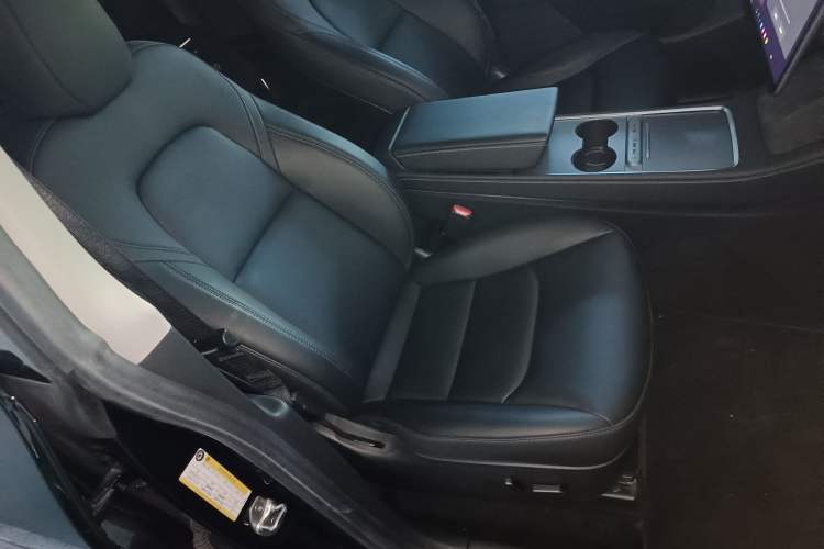 Used Tesla Model Y 2022 Long-Range All-Wheel-Drive Version
