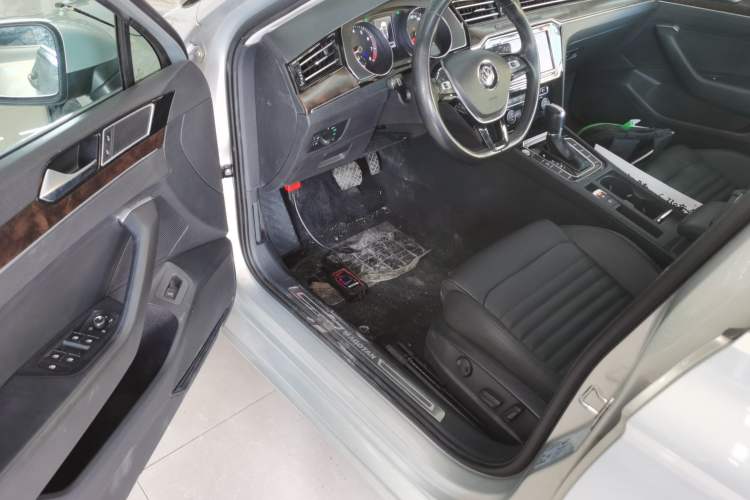 Used Volkswagen Magotan 2019 330TSI DSG Luxury Version China VI Standard Driver Seat