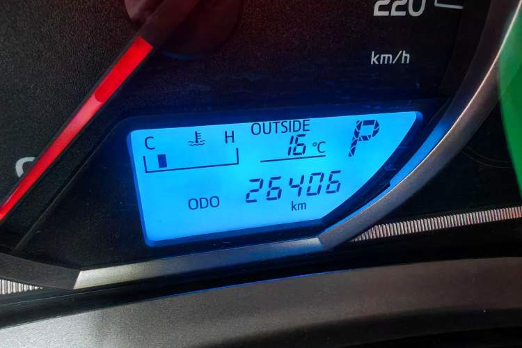 Used Toyota RAV4 2018 2.0L CVT Two-Wheel Drive Fashion X Edition Odometer Close Up