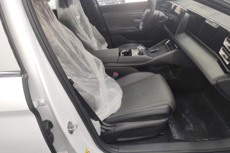 Used BYD Qin L 2025 DM-i Smart Drive 80KM Leading Model