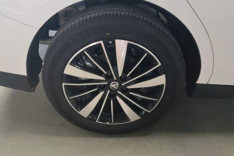 Used Changan Eado PHEV 2025 Smart New Blue Whale 145KM High-Energy Edition
