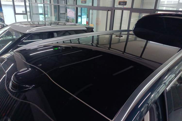 Used Chery T11 2026 Model 220 All-Wheel Drive Family Fun Edition Roof