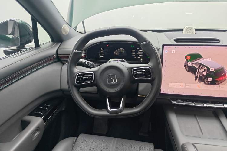 Used Zeekr 7X 2025 100 kWh Long-Range Rear-Wheel Drive with Intelligent Driving Features
