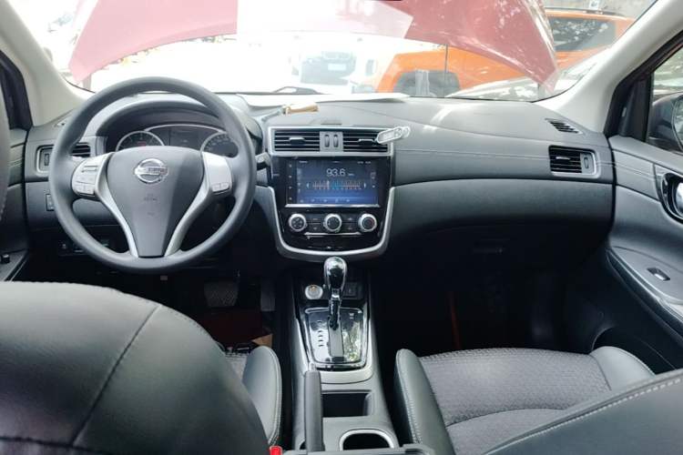 Used Nissan Tiida 2019 1.6L CVT Smart Drive Version China VI Standard Center Console