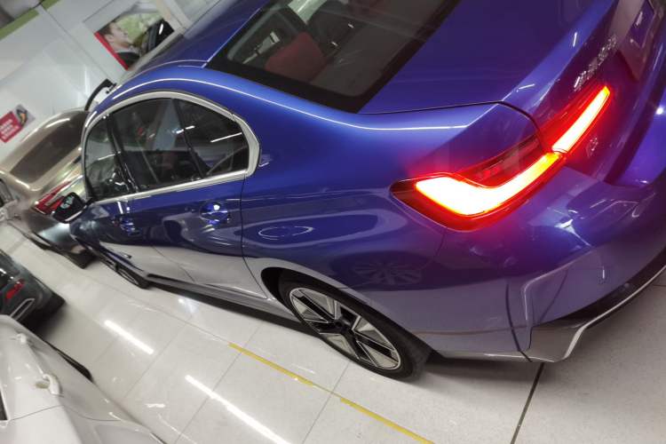 Used BMW i3 2022 eDrive 35 L
