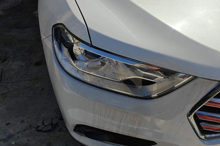 Used Haval H2 2018 Chuanxiang Edition Blue Badge 1.5T Dual-Clutch Two-Wheel Drive Fashionable Model