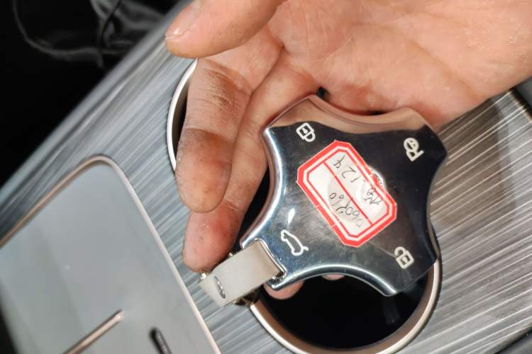 Used Dongfeng eπ eπ008 2024 210Max Range-Extended Version 6 Seats Vehicle Key