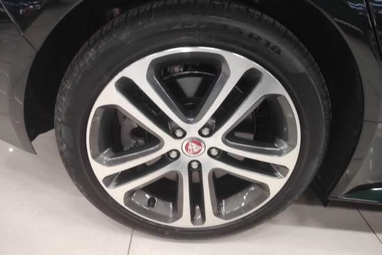 Used Jaguar XEL 2022 2.0T 250 PS R-DYNAMIC S Advanced Sport Edition Right Rear Wheel Hub