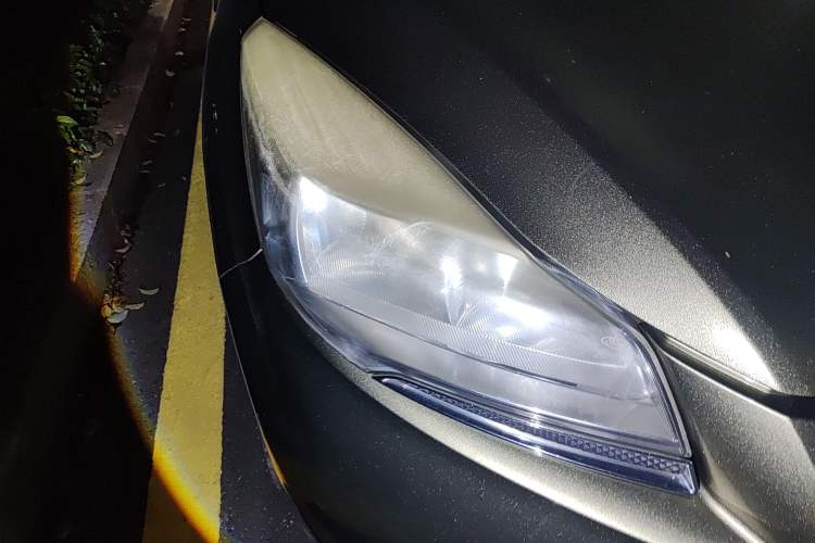 Used Ford Kuga 2015 1.5L GTDi Two-Wheel-Drive Comfort Model Right Front Headlight