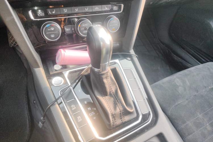 Used Volkswagen Magotan 2017 330TSI DSG Luxury Model Gear Lever