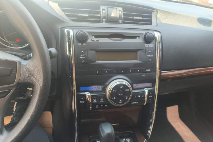 Used Toyota Reiz 2013 2.5S Elite Edition Audio And AC Panel