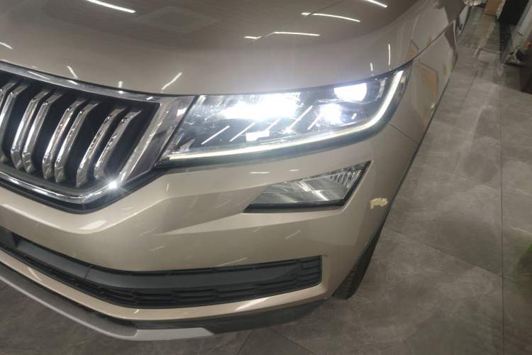 Used Skoda Kodiaq 2018 Facelifted TSI330 5-Seater Two-Wheel-Drive Luxury Enjoyment Edition Left Front Headlight
